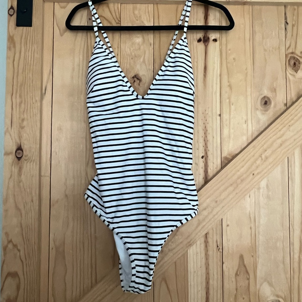 CUPSHE Striped One-Piece Swimsuit